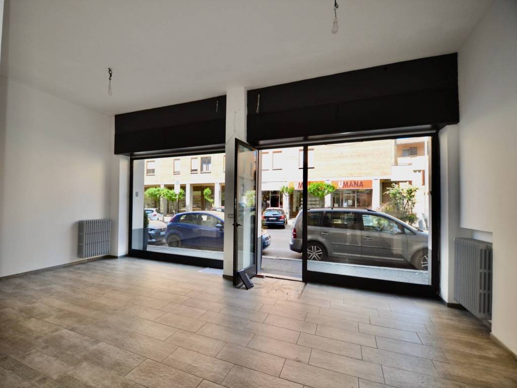 negozio in vendita a Bergamo in zona Borgo Palazzo