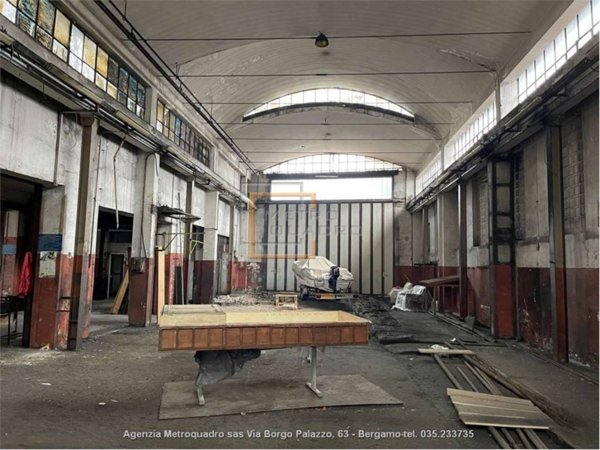 locale commerciale in vendita a Bergamo in zona Canovine