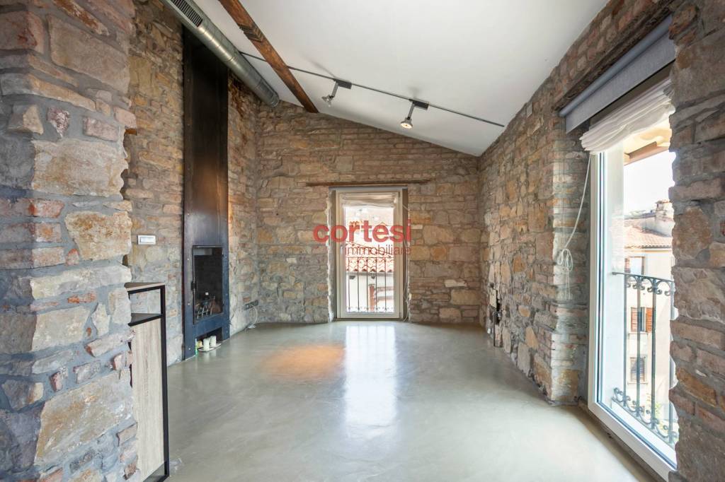 appartamento in vendita a Bergamo in zona Borgo Pignolo