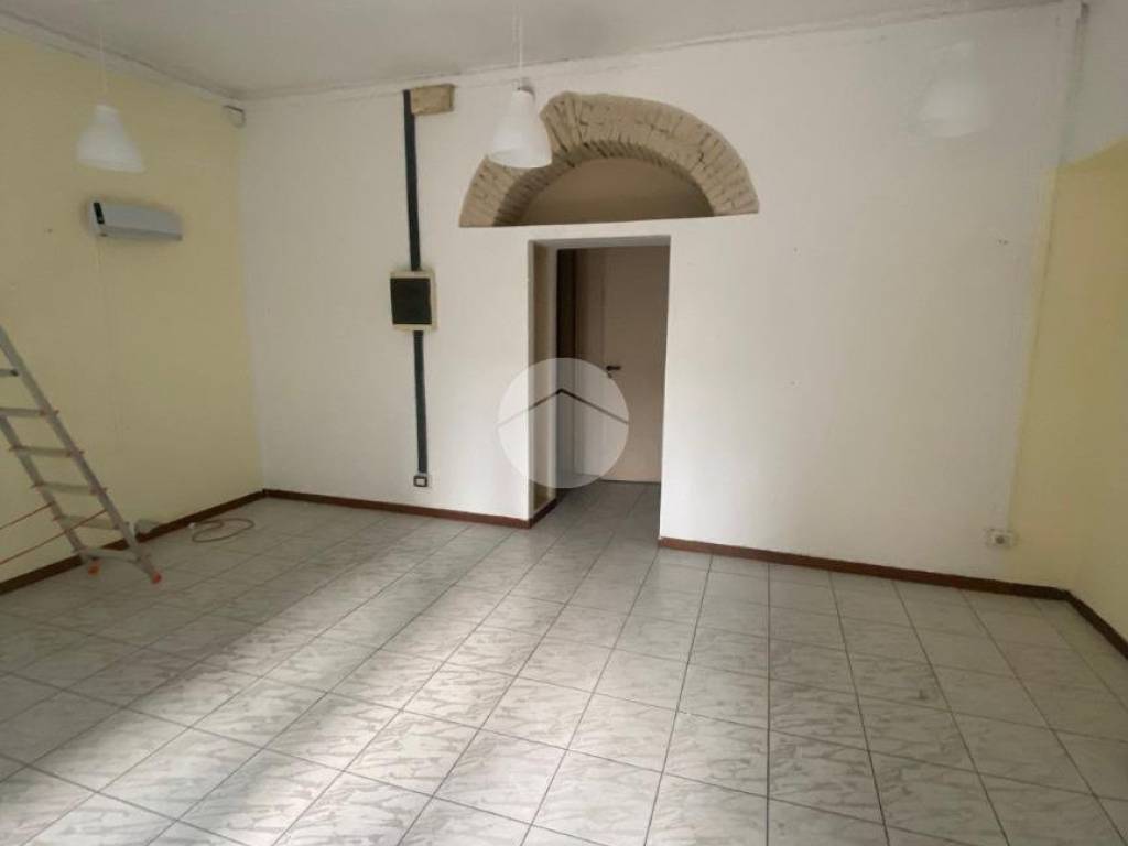 negozio in vendita a Bergamo in zona Redona