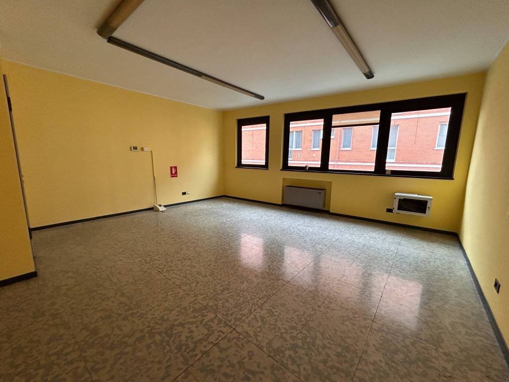 ufficio in vendita a Bergamo in zona Longuelo