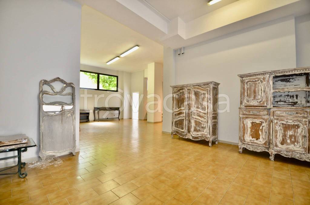 negozio in vendita a Bergamo in zona Bergamo Centro