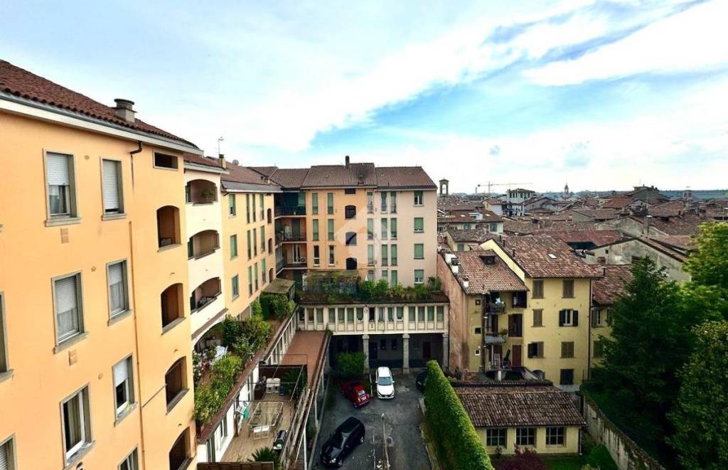 appartamento in vendita a Bergamo in zona Bergamo Centro