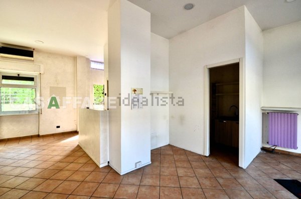 locale commerciale in vendita a Bergamo in zona Redona