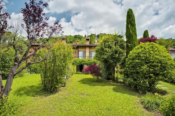 casa indipendente in vendita a Bergamo in zona Fontana / Robetta / Sombreno
