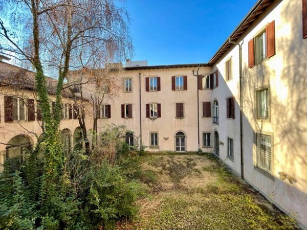 intera palazzina in vendita a Bergamo in zona Borgo Palazzo