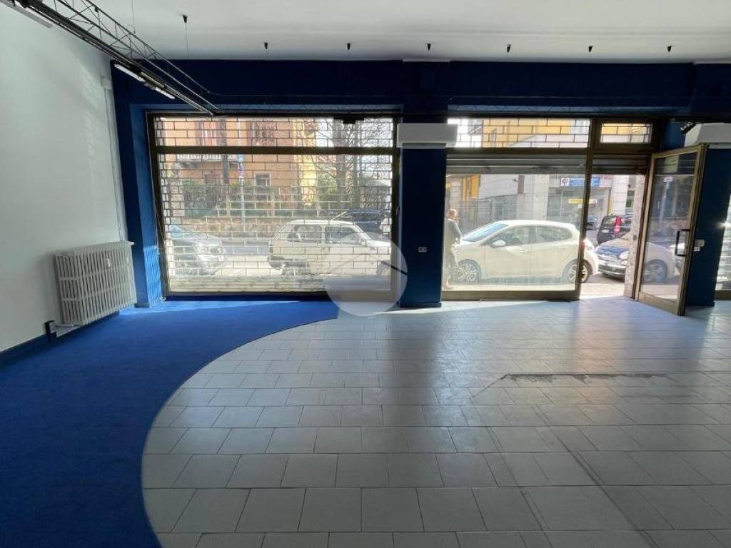 negozio in vendita a Bergamo in zona Borgo Palazzo