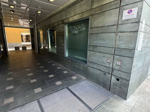 negozio in vendita a Bergamo in zona Bergamo Centro