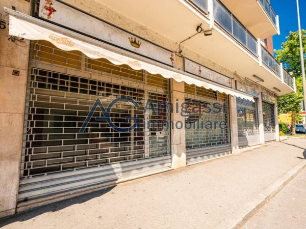 negozio in vendita a Bergamo in zona Longuelo