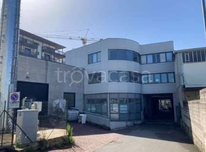 ufficio in vendita a Bergamo in zona Redona
