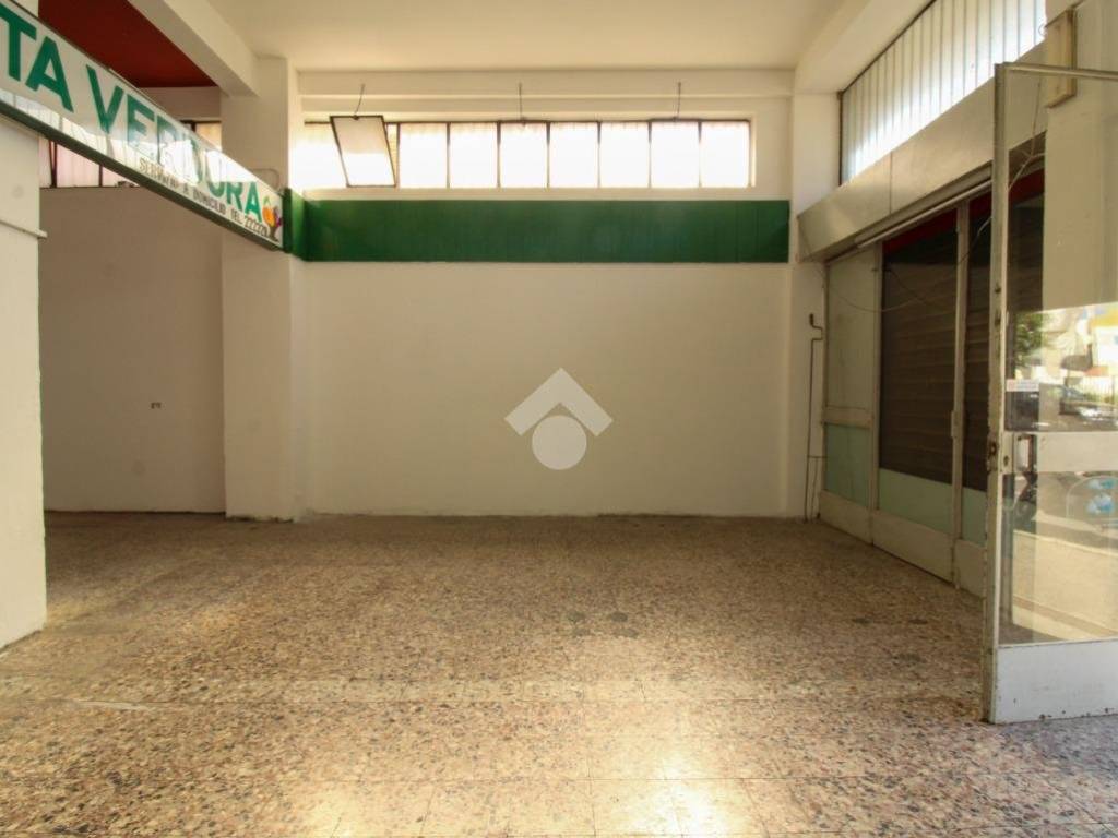 negozio in vendita a Bergamo in zona Longuelo