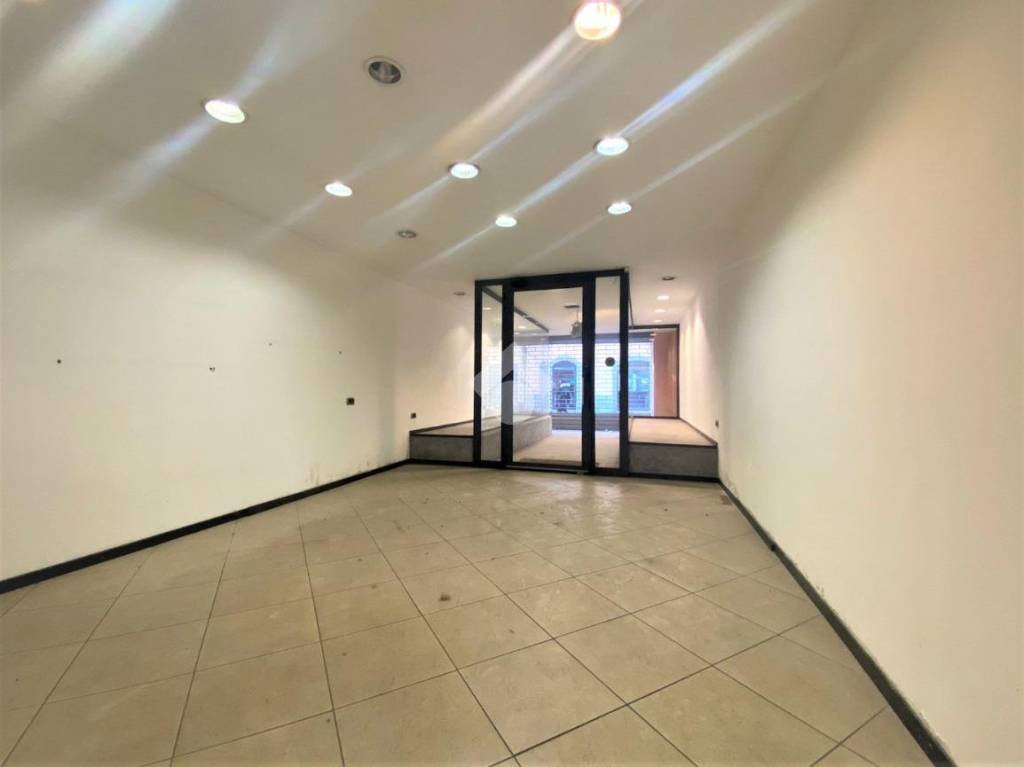 negozio in vendita a Bergamo in zona Borgo Palazzo