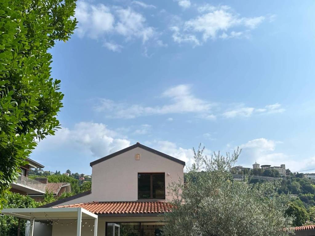 casa indipendente in vendita a Bergamo in zona Loreto