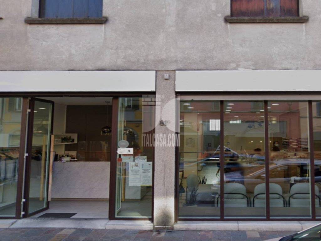 negozio in vendita a Bergamo in zona Redona