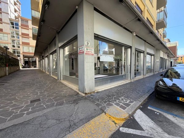 negozio in vendita a Bergamo in zona Bergamo Centro