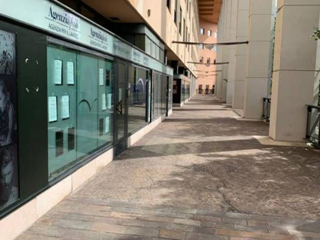 negozio in vendita a Bergamo in zona Borgo Palazzo