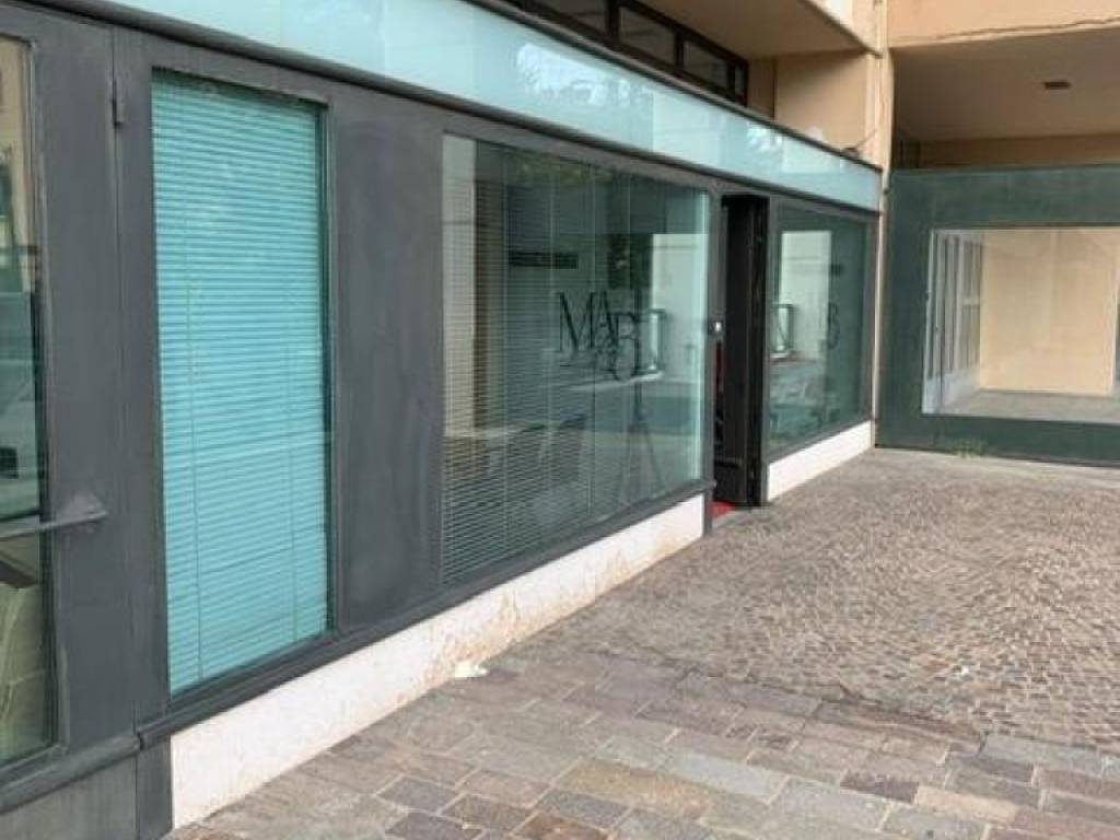 negozio in vendita a Bergamo in zona Borgo Palazzo