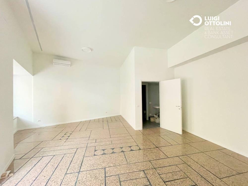 negozio in vendita a Bergamo in zona Bergamo Centro