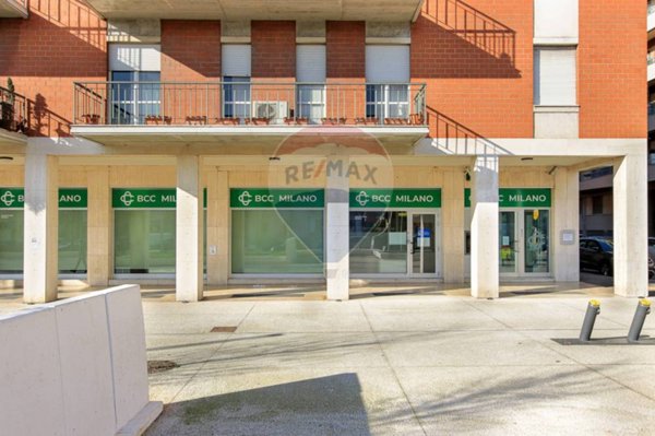 locale commerciale in vendita a Bergamo in zona Longuelo