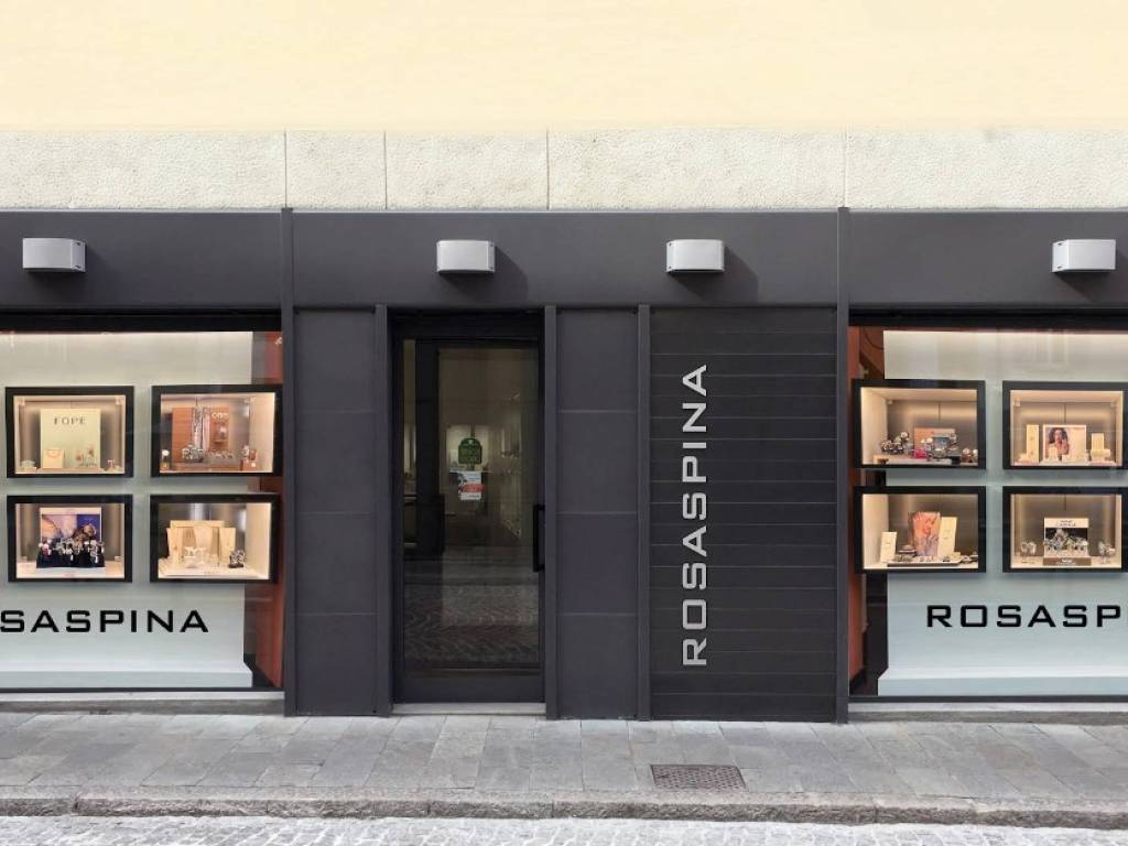 negozio in vendita a Bergamo in zona Borgo Palazzo