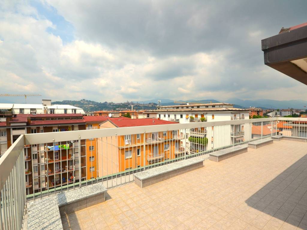 appartamento in vendita a Bergamo in zona Colognola