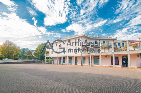 negozio in vendita a Bergamo in zona Conca Fiorita