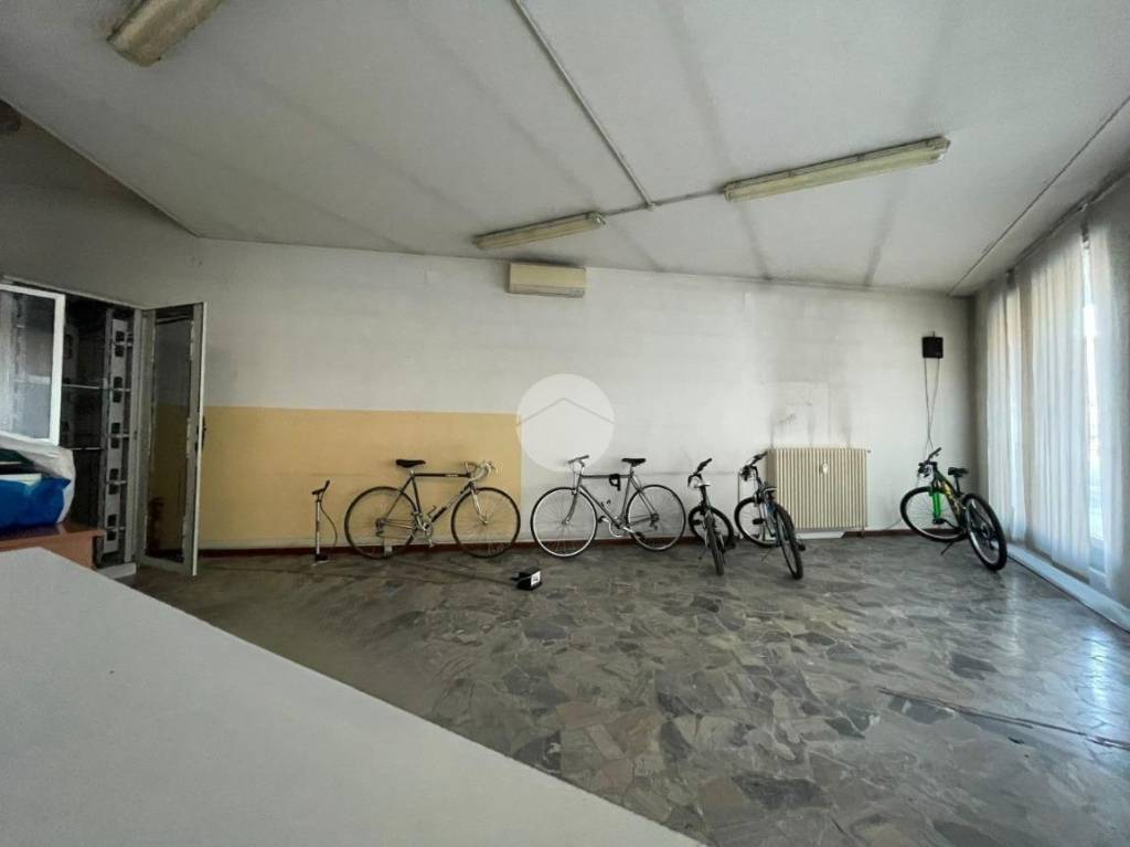 negozio in vendita a Bergamo in zona Bergamo Centro