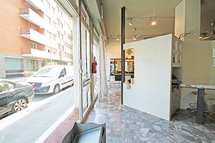 negozio in vendita a Bergamo in zona Borgo Palazzo