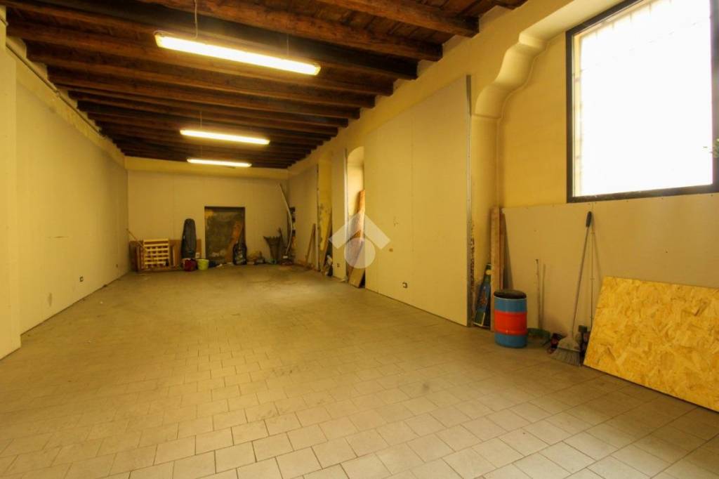 locale commerciale in vendita a Bergamo in zona Bergamo Centro