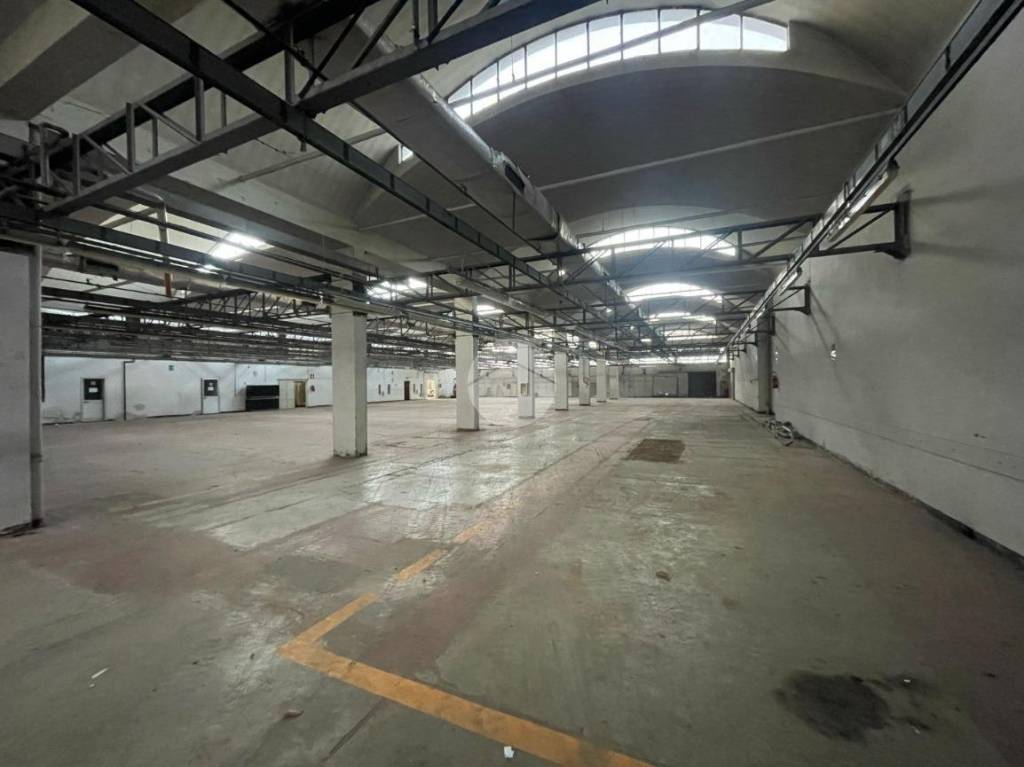 capannone in vendita a Bergamo in zona Campagnola