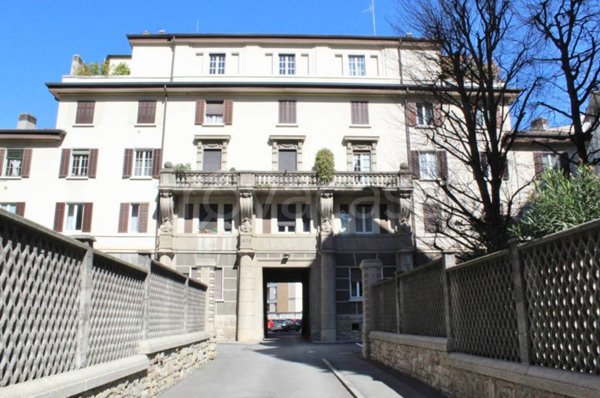 appartamento in vendita a Bergamo in zona Città Alta