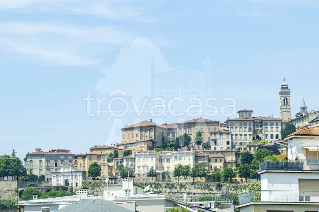 appartamento in vendita a Bergamo in zona Bergamo Centro
