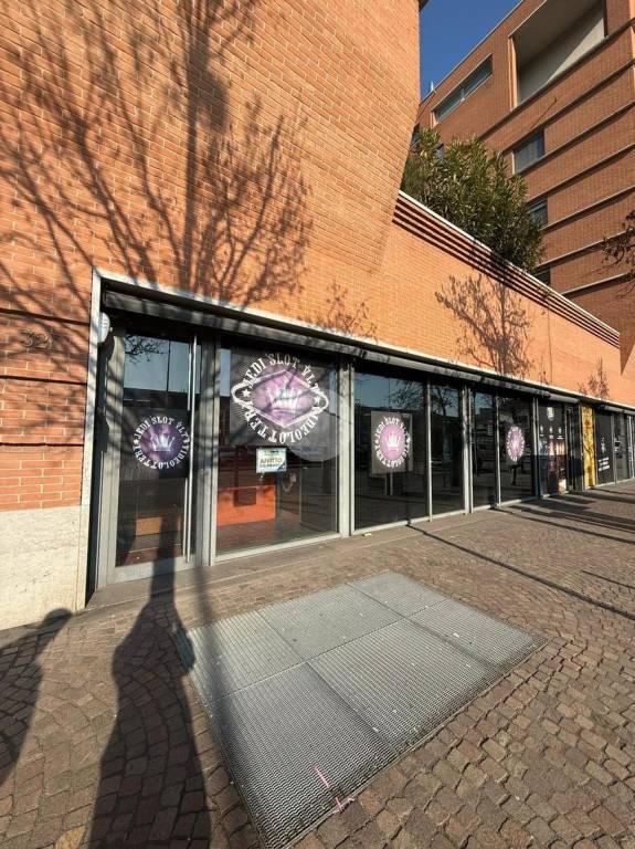 negozio in vendita a Bergamo in zona Redona