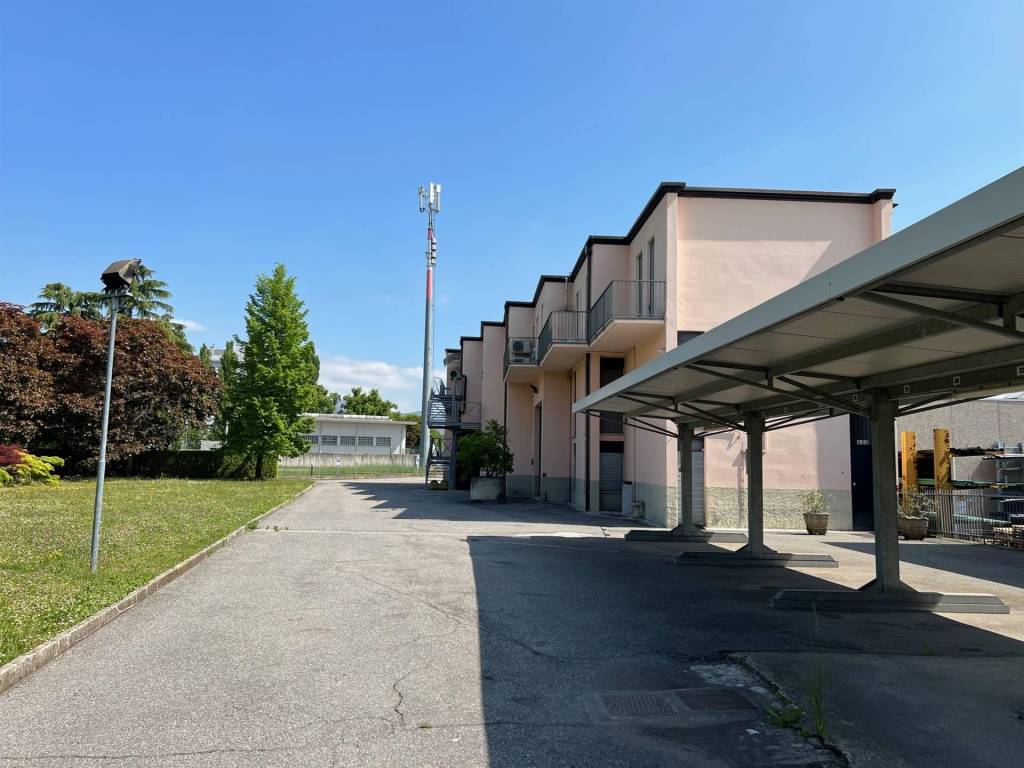 negozio in vendita a Bergamo in zona Boccaleone