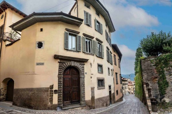 appartamento in vendita a Bergamo in zona Città Alta