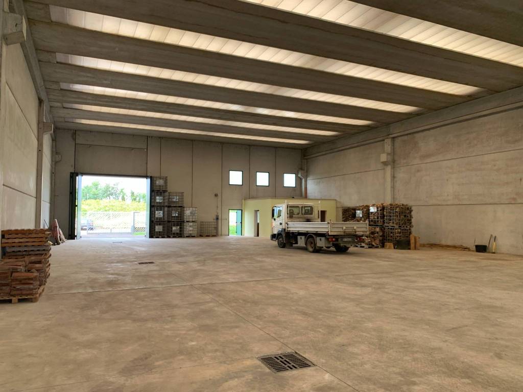 locale commerciale in vendita a Bergamo in zona Campagnola