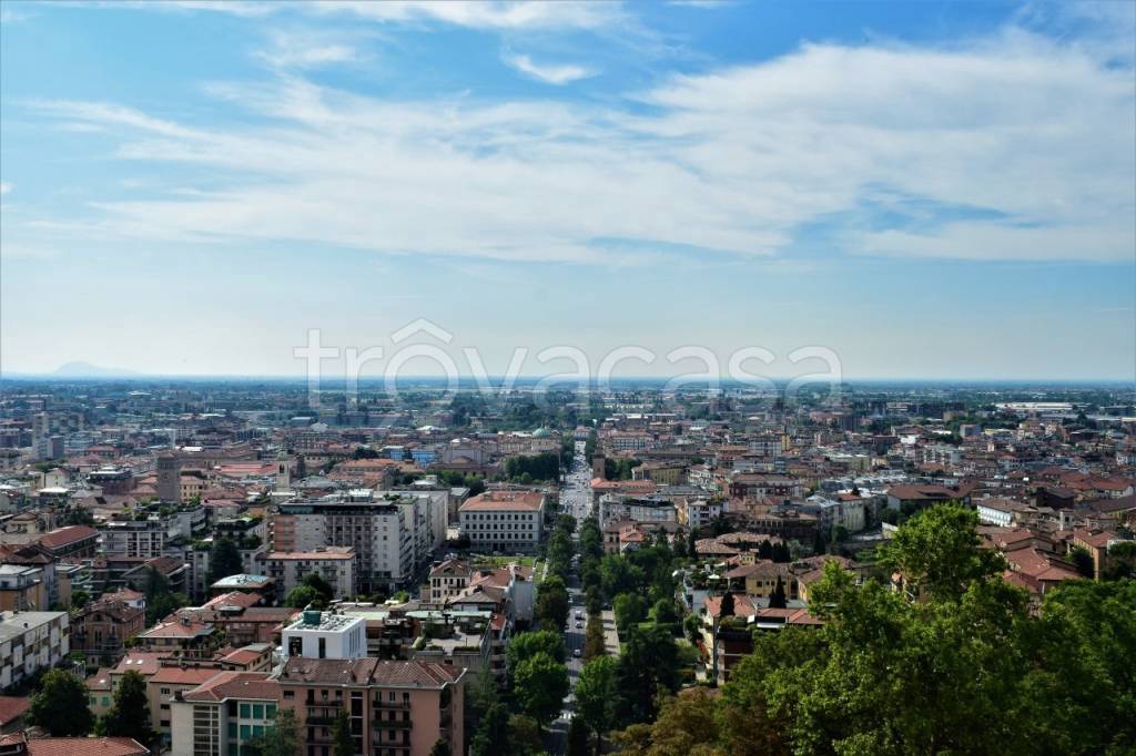 trivano in vendita a Bergamo in zona Città Alta