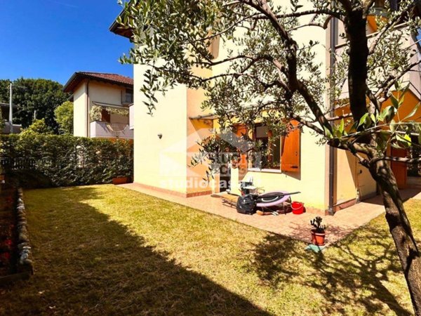 casa indipendente in vendita a Bergamo in zona Redona