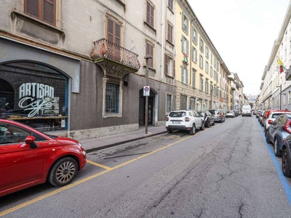 negozio in vendita a Bergamo in zona Borgo Palazzo