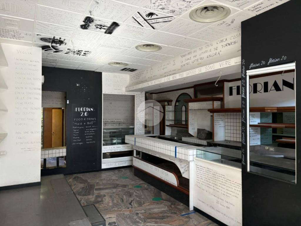 negozio in vendita a Bergamo in zona Borgo Palazzo