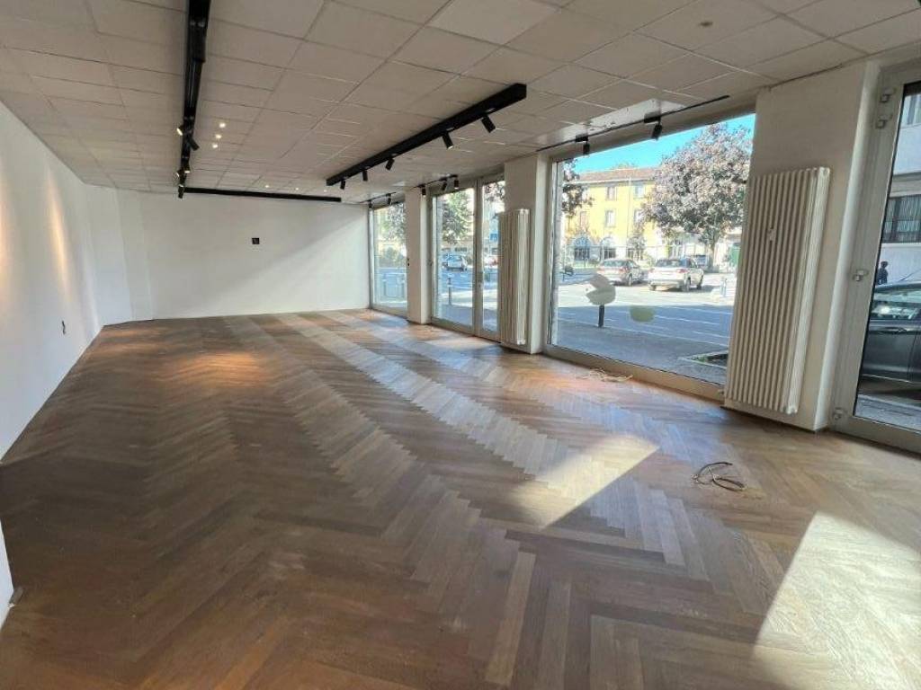 negozio in vendita a Bergamo in zona Borgo Palazzo