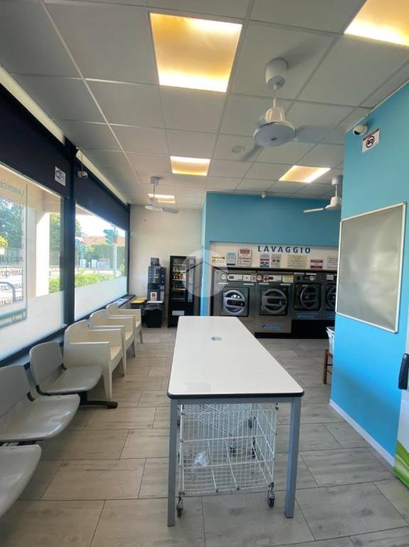 negozio in vendita a Bergamo in zona Boccaleone