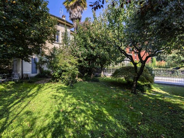 casa indipendente in vendita a Bergamo in zona Redona