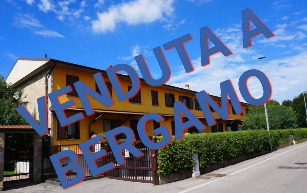 casa indipendente in vendita a Bergamo in zona Villaggio degli Sposi