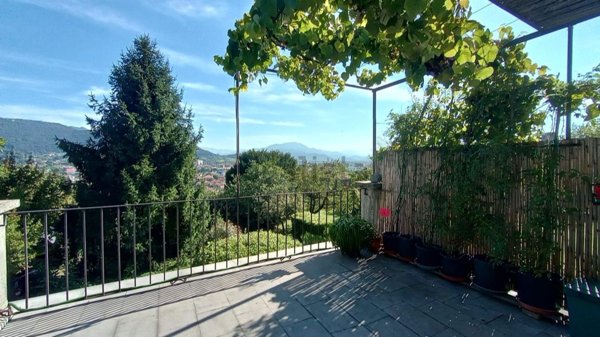 casa indipendente in vendita a Bergamo in zona Città Alta