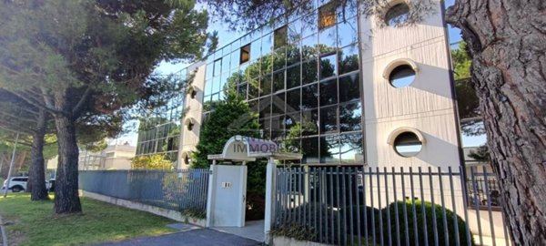 ufficio in vendita a Bergamo in zona Redona