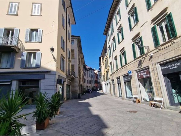 appartamento in vendita a Bergamo in zona Borgo Pignolo