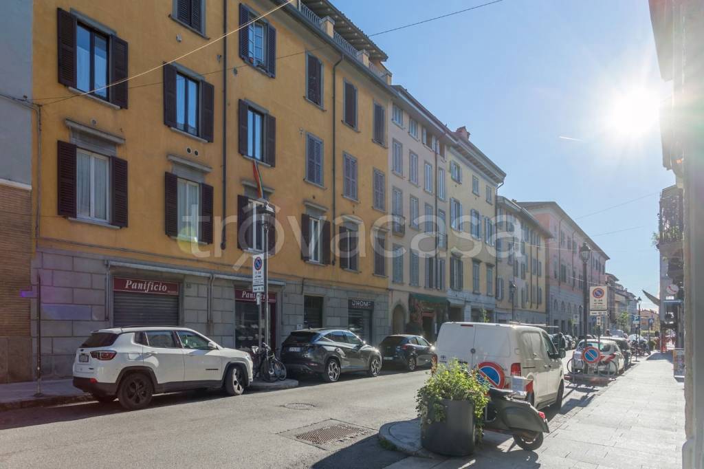 negozio in vendita a Bergamo in zona Bergamo Centro
