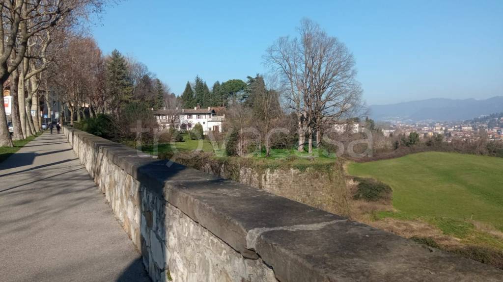 casa indipendente in vendita a Bergamo in zona Città Alta