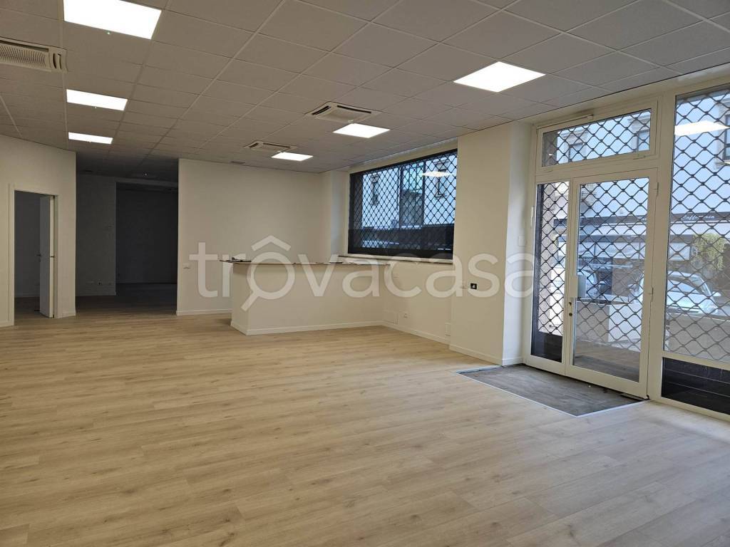ufficio in vendita a Bergamo in zona Bergamo Centro